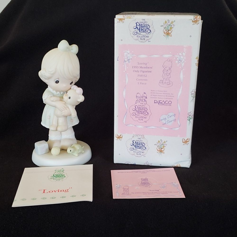Vintage 1993 Precious Moments “Loving” Porcelain Figurine PM932